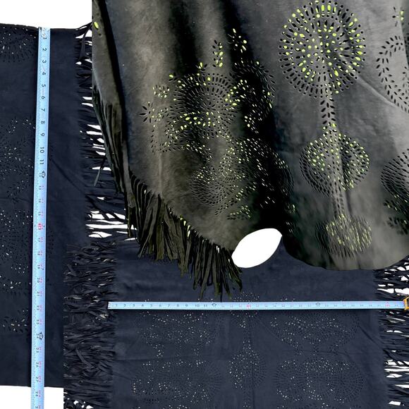 Step in Style Fringe Perforated Design Layering Poncho Sz OS - Picture 3 of 5